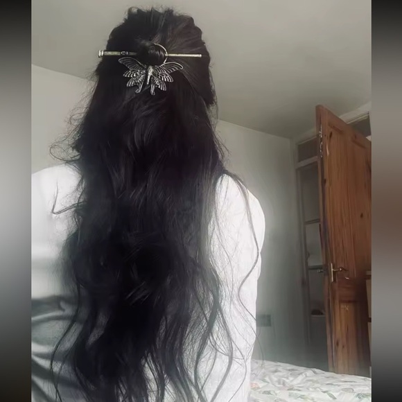 Vintage Gothic Butterfly Hair Clip - Picture 5 of 5